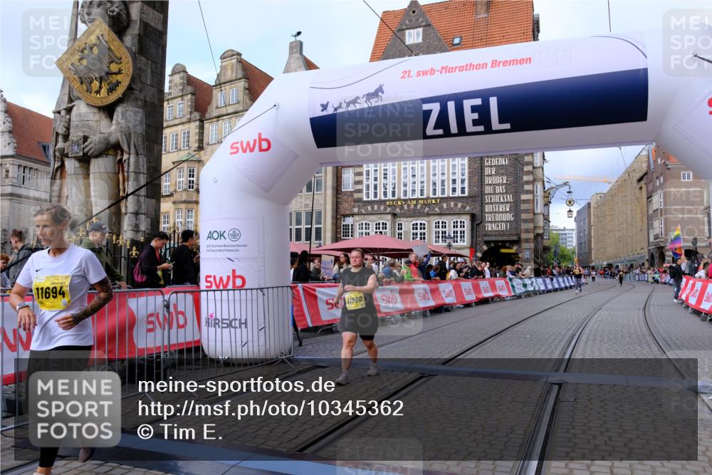 13.09.2026 - 21. swb-Marathon Bremen Tim E. http://msf.ph/oto/10345362 13.09.2026 11:15:25 Ziel 10325, 10605, 11694, 11810, 11990, 12110, 12333 meine-sportfotos.de
