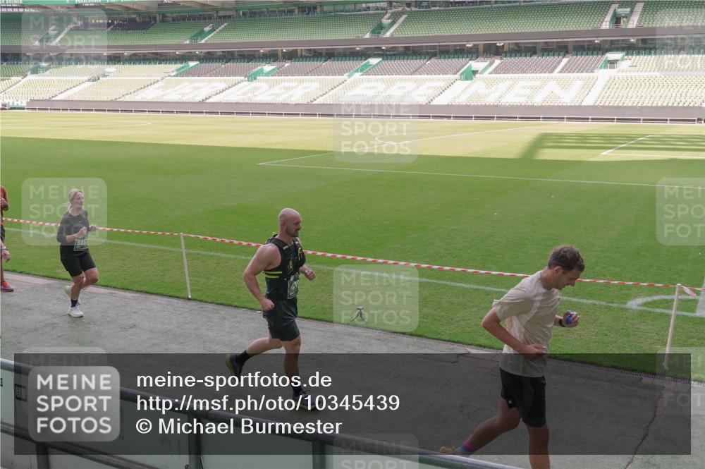 13.09.2026 - 21. swb-Marathon Bremen Michael Burmester http://msf.ph/oto/10345439 13.09.2026 13:32:18 Laufen im Stadion 122, 295, 344, 350, 386, 487, 490, 617, 690, 786, 787, 840, 965, 1114, 1133, 1142, 1292, 1310, 1314, 1326, 1329, 1377, 1427, 1529, 1591, 1592, 1775, 1801, 1869, 1892, 1897, 1904, 1923, 2230, 2231, 2253, 2270, 2274, 2320, 2344, 2374, 2456, 2514, 2523, 2539, 2556, 2616, 2629, 2630, 2643, 2649, 2677, 2726, 2769, 2848, 2877, 2945, 2952, 3014, 3038, 3094, 3140, 3223, 3350, 3379, 3401, 3426, 3572, 3601, 3644, 3723, 3736, 3746, 3901, 3918, 3944 meine-sportfotos.de