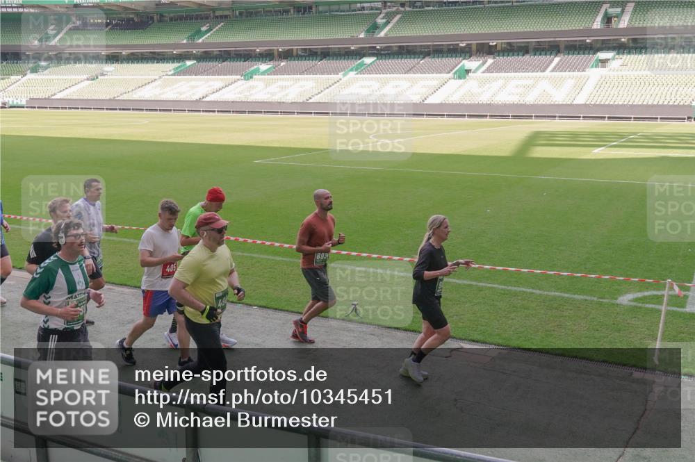 13.09.2026 - 21. swb-Marathon Bremen Michael Burmester http://msf.ph/oto/10345451 13.09.2026 13:32:20 Laufen im Stadion 295, 344, 350, 386, 487, 490, 617, 690, 786, 787, 840, 965, 1133, 1142, 1292, 1310, 1314, 1326, 1329, 1377, 1427, 1529, 1591, 1592, 1775, 1801, 1869, 1892, 1897, 1904, 1923, 2230, 2231, 2253, 2270, 2274, 2320, 2344, 2374, 2456, 2514, 2523, 2539, 2556, 2616, 2630, 2643, 2649, 2677, 2726, 2769, 2848, 2877, 2945, 2952, 3014, 3038, 3094, 3140, 3223, 3350, 3379, 3401, 3426, 3572, 3601, 3644, 3723, 3736, 3746, 3901, 3918, 3944 meine-sportfotos.de