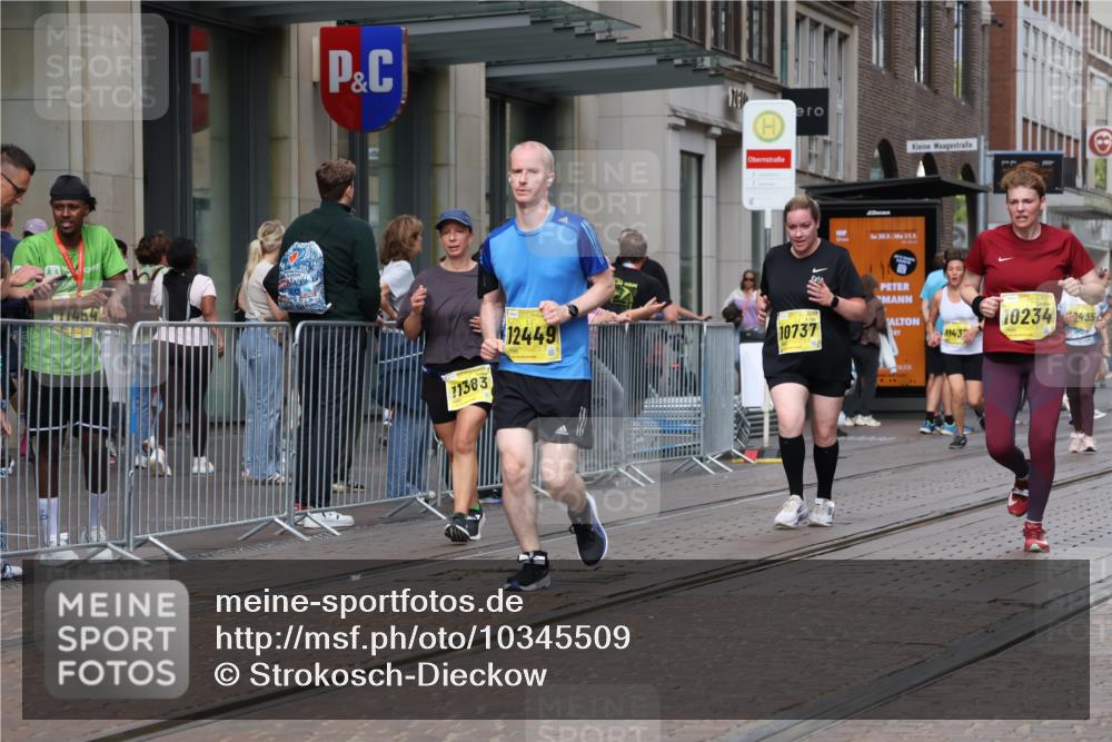 13.09.2026 - 21. swb-Marathon Bremen Strokosch-Dieckow http://msf.ph/oto/10345509 13.09.2026 11:09:33 Ziel 10234, 10299, 10417, 10435, 10645, 10696, 10737, 10751, 10785, 10990, 10991, 11119, 11383, 11437, 11441, 12449, 10314, 10386, 10424, 10556, 10664, 10686, 10694, 10712, 10769, 10823, 10981, 10983, 11192, 11225, 11764, 11882, 11883, 11914, 11915, 11937, 11995, 12322, 12409, 12474, 12491, 12532, 13607 meine-sportfotos.de