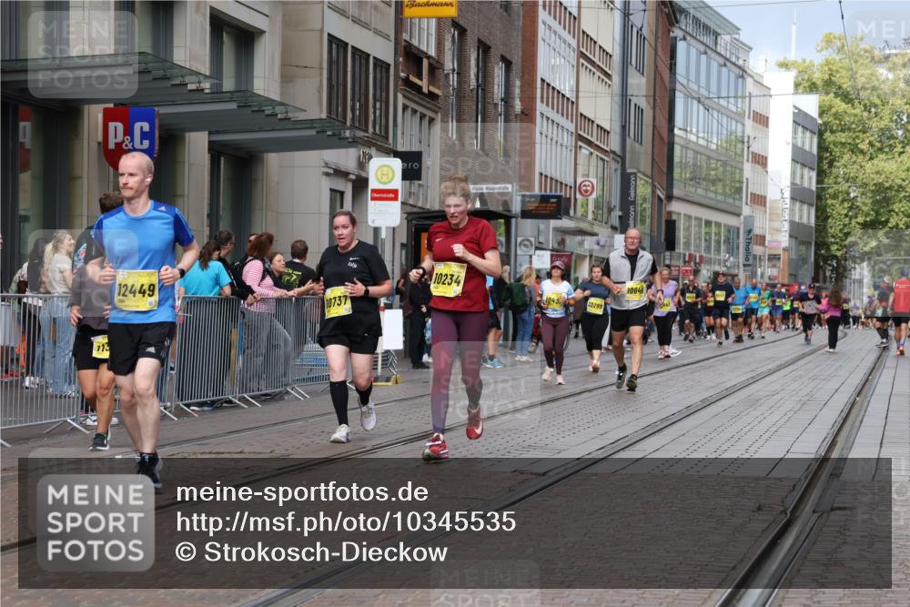 13.09.2026 - 21. swb-Marathon Bremen Strokosch-Dieckow http://msf.ph/oto/10345535 13.09.2026 11:09:34 Ziel 10234, 10299, 10417, 10435, 10645, 10696, 10737, 10751, 10785, 10990, 10991, 11119, 11383, 11437, 11441, 12449, 10314, 10386, 10424, 10556, 10664, 10686, 10694, 10712, 10769, 10823, 10981, 10983, 11192, 11225, 11764, 11882, 11883, 11914, 11915, 11937, 11995, 12322, 12409, 12474, 12491, 12532, 13607 meine-sportfotos.de