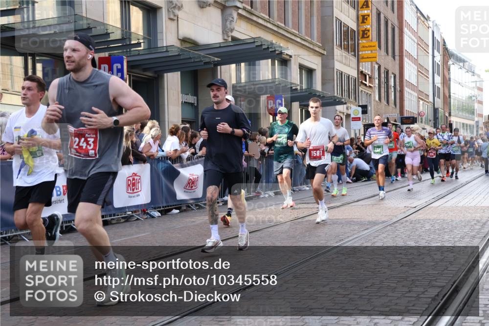 13.09.2026 - 21. swb-Marathon Bremen Strokosch-Dieckow http://msf.ph/oto/10345558 13.09.2026 13:29:46 Ziel 109, 454, 1173, 1205, 1308, 1611, 1653, 1759, 1780, 1848, 1909, 1938, 2126, 2364, 3190, 3667, 3908, 4524, 4575, 5039, 5198, 5348, 5615, 5631, 6225, 6720, 6942, 6992, 6994, 7093, 7184, 7609, 7932, 7966, 8110, 8115, 8267, 8441, 8470, 8899, 9104, 9125, 9529, 124, 716, 1073, 1083, 1243, 1581, 1861, 2076, 2289, 2301, 2742, 2957, 3030, 3320, 3618, 3667, 3721, 4115, 4575, 4576, 5244, 5599, 6006, 6127, 6384, 6499, 6690, 6725, 7079, 7884, 8481, 9049 meine-sportfotos.de