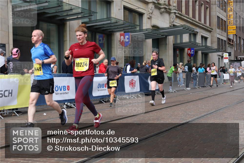 13.09.2026 - 21. swb-Marathon Bremen Strokosch-Dieckow http://msf.ph/oto/10345593 13.09.2026 11:09:37 Ziel 10299, 10435, 10645, 10737, 10751, 11119, 11383, 11437, 11441, 12207, 12449, 10234, 10386, 10417, 10424, 10556, 10664, 10694, 10696, 10712, 10769, 10785, 10823, 10981, 10990, 10991, 11192, 11225, 11764, 11882, 11883, 11914, 11915, 11937, 11995, 12322, 12409, 12474, 12491, 12532, 13607 meine-sportfotos.de