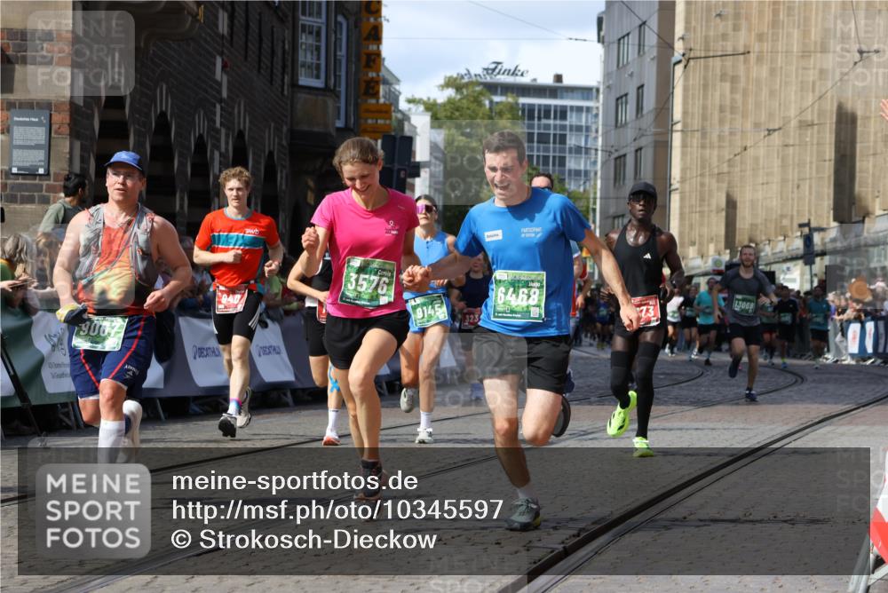13.09.2026 - 21. swb-Marathon Bremen Strokosch-Dieckow http://msf.ph/oto/10345597 13.09.2026 13:27:53 Ziel 323, 593, 857, 940, 1006, 1373, 1574, 2345, 2668, 2686, 3013, 3460, 3521, 4421, 4496, 4593, 5081, 5220, 5290, 5358, 5557, 5616, 6067, 6306, 7110, 9727, 488, 1343, 1456, 3480, 5462, 7926, 8188, 8656, 9067, 9145, 9167, 9168, 13069 meine-sportfotos.de