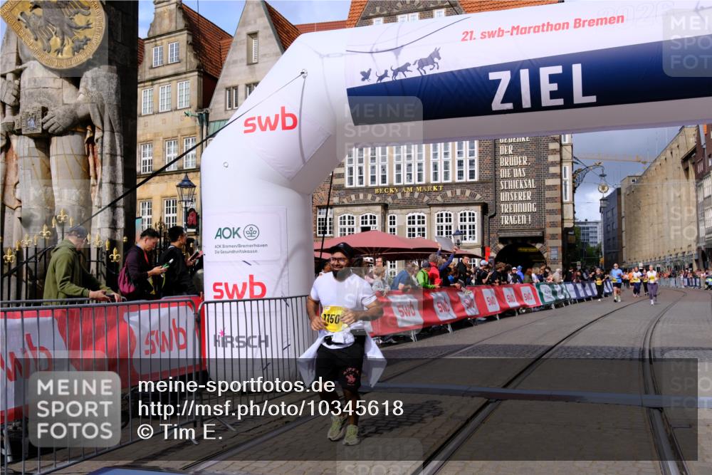 13.09.2026 - 21. swb-Marathon Bremen Tim E. http://msf.ph/oto/10345618 13.09.2026 11:15:51 Ziel 10572, 11504, 12137 meine-sportfotos.de
