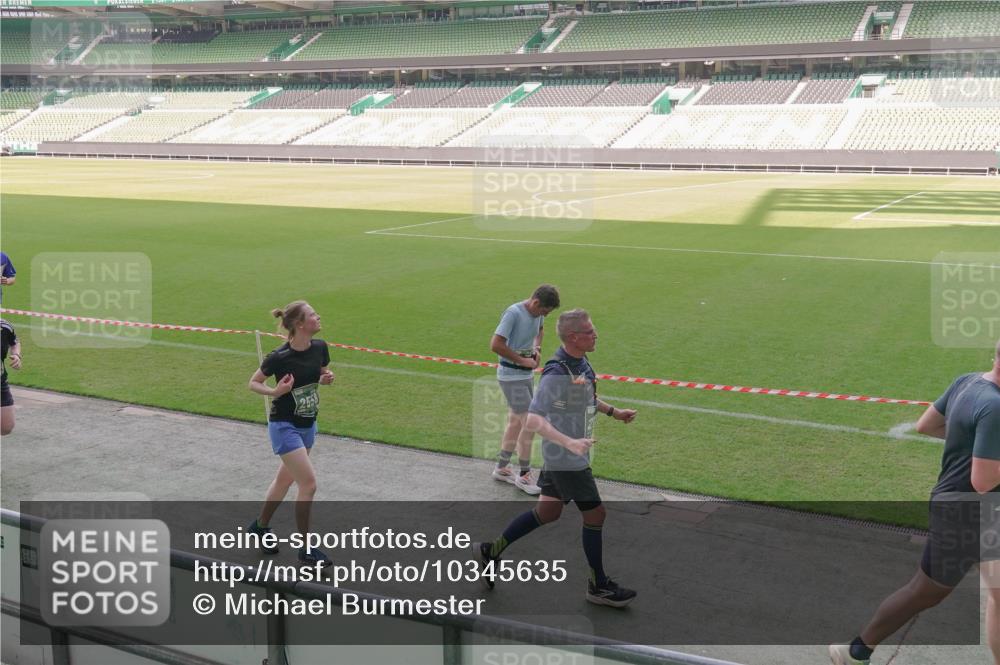 13.09.2026 - 21. swb-Marathon Bremen Michael Burmester http://msf.ph/oto/10345635 13.09.2026 13:32:46 Laufen im Stadion 155, 344, 350, 386, 487, 490, 594, 617, 690, 765, 786, 787, 965, 1001, 1051, 1133, 1142, 1292, 1310, 1326, 1329, 1377, 1427, 1591, 1592, 1801, 1869, 1892, 1897, 1904, 1923, 2077, 2132, 2226, 2230, 2231, 2253, 2270, 2274, 2320, 2344, 2374, 2399, 2400, 2456, 2514, 2523, 2539, 2556, 2616, 2630, 2649, 2718, 2726, 2769, 2848, 2945, 2982, 3014, 3140, 3223, 3350, 3379, 3426, 3572, 3601, 3614, 3644, 3736, 3746, 3797, 3901, 3944 meine-sportfotos.de
