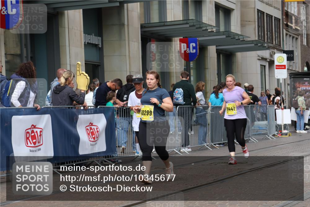 13.09.2026 - 21. swb-Marathon Bremen Strokosch-Dieckow http://msf.ph/oto/10345677 13.09.2026 11:09:45 Ziel 10299, 10435, 10645, 10751, 10963, 11119, 11383, 11437, 11441, 11732, 11933, 12117, 12207, 12293, 10234, 10386, 10417, 10424, 10556, 10645, 10696, 10712, 10737, 10769, 10785, 10981, 10990, 10991, 11192, 11225, 11914, 11937, 12409, 12449, 12474, 12532 meine-sportfotos.de