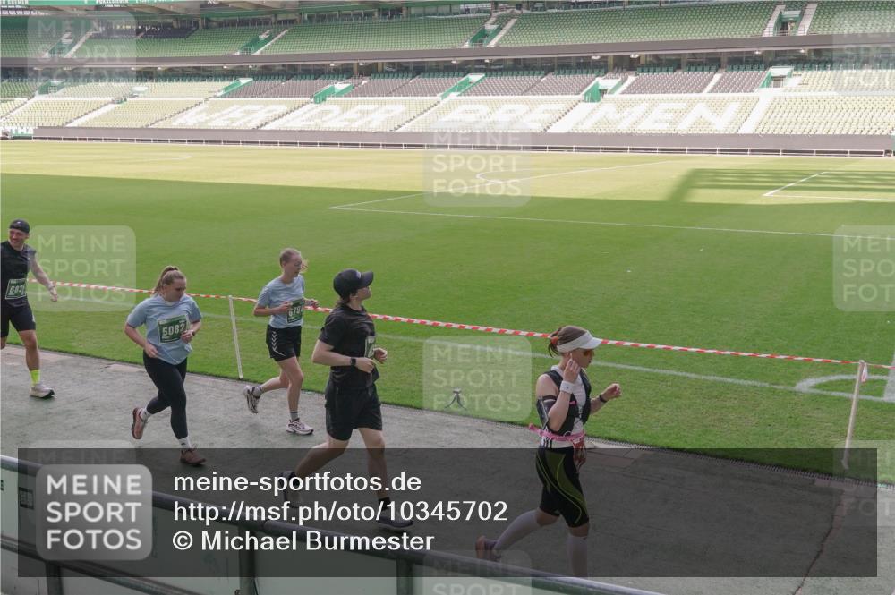 13.09.2026 - 21. swb-Marathon Bremen Michael Burmester http://msf.ph/oto/10345702 13.09.2026 13:33:01 Laufen im Stadion 155, 344, 350, 386, 428, 490, 594, 617, 690, 765, 786, 787, 1001, 1051, 1098, 1133, 1142, 1292, 1310, 1326, 1377, 1427, 1557, 1591, 1592, 1760, 1801, 1869, 1892, 1897, 1923, 2077, 2132, 2226, 2230, 2231, 2253, 2270, 2274, 2320, 2344, 2374, 2399, 2400, 2456, 2479, 2514, 2515, 2523, 2539, 2556, 2616, 2630, 2649, 2718, 2769, 2787, 2848, 2945, 2982, 3014, 3140, 3223, 3350, 3379, 3443, 3503, 3572, 3577, 3601, 3614, 3644, 3736, 3746, 3797, 3901, 3911, 3944, 3952 meine-sportfotos.de