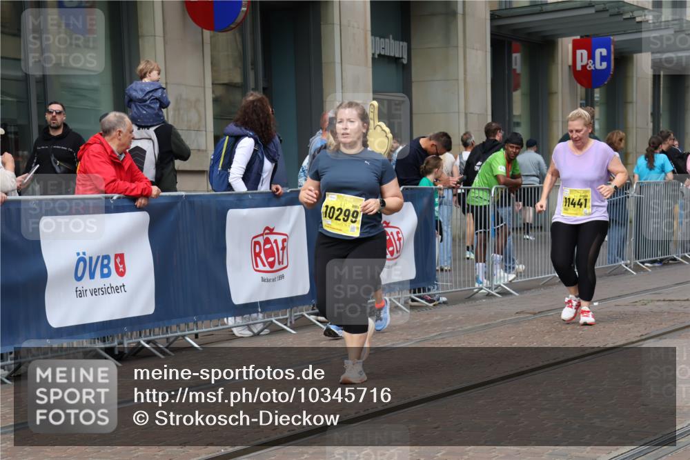 13.09.2026 - 21. swb-Marathon Bremen Strokosch-Dieckow http://msf.ph/oto/10345716 13.09.2026 11:09:46 Ziel 10299, 10435, 10751, 10963, 11119, 11383, 11437, 11441, 11732, 11933, 12117, 12207, 12293, 10234, 10386, 10417, 10424, 10645, 10696, 10712, 10737, 10785, 10981, 10990, 10991, 11192, 11225, 11937, 12409, 12449, 12474, 12532 meine-sportfotos.de