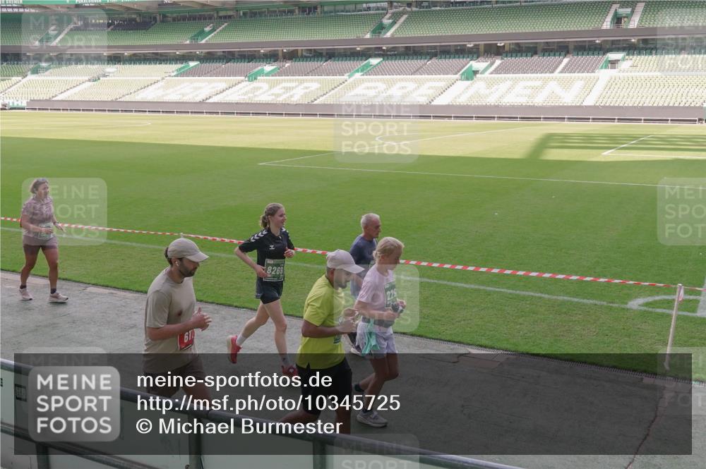13.09.2026 - 21. swb-Marathon Bremen Michael Burmester http://msf.ph/oto/10345725 13.09.2026 13:33:05 Laufen im Stadion 155, 344, 350, 386, 428, 490, 594, 617, 690, 765, 786, 787, 1001, 1051, 1098, 1133, 1142, 1292, 1326, 1377, 1427, 1557, 1591, 1592, 1661, 1760, 1801, 1869, 1897, 1923, 1996, 2077, 2132, 2226, 2230, 2231, 2253, 2270, 2274, 2320, 2344, 2374, 2399, 2400, 2456, 2479, 2514, 2515, 2523, 2539, 2543, 2556, 2616, 2630, 2649, 2718, 2757, 2769, 2787, 2848, 2945, 2982, 3014, 3140, 3223, 3350, 3379, 3443, 3503, 3572, 3577, 3601, 3614, 3644, 3736, 3746, 3797, 3875, 3901, 3911, 3952 meine-sportfotos.de
