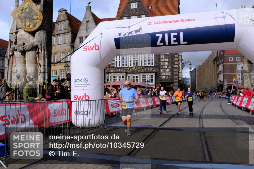 13.09.2026 - 21. swb-Marathon Bremen Tim E. http://msf.ph/oto/10345729 13.09.2026 11:16:03 Ziel 10572, 10900, 11307, 11778, 11897, 11940, 12137 meine-sportfotos.de