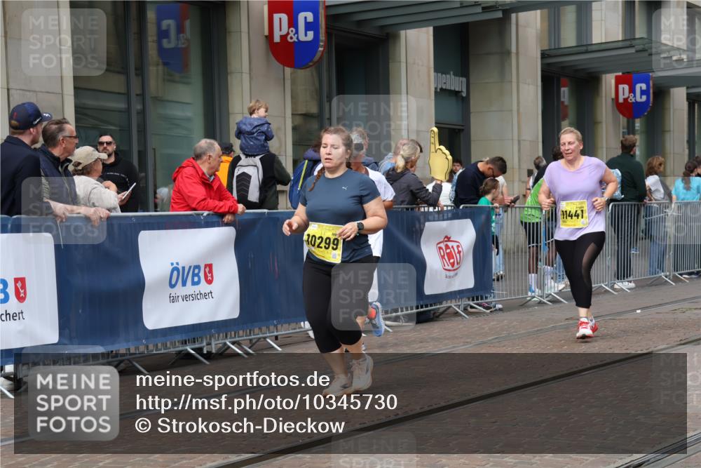 13.09.2026 - 21. swb-Marathon Bremen Strokosch-Dieckow http://msf.ph/oto/10345730 13.09.2026 11:09:47 Ziel 10299, 10435, 10751, 10963, 11119, 11383, 11437, 11441, 11732, 11933, 12117, 12207, 12293, 10234, 10386, 10417, 10424, 10645, 10696, 10712, 10737, 10785, 10990, 10991, 11192, 11437, 11937, 12409, 12449, 12474, 12532 meine-sportfotos.de