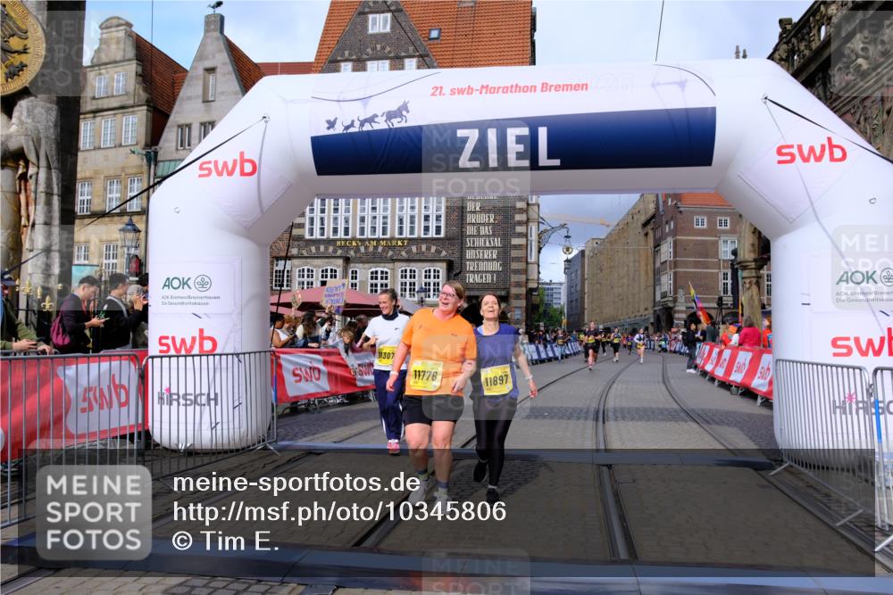 13.09.2026 - 21. swb-Marathon Bremen Tim E. http://msf.ph/oto/10345806 13.09.2026 11:16:05 Ziel 10474, 10572, 10900, 11307, 11778, 11897, 11940, 12137 meine-sportfotos.de