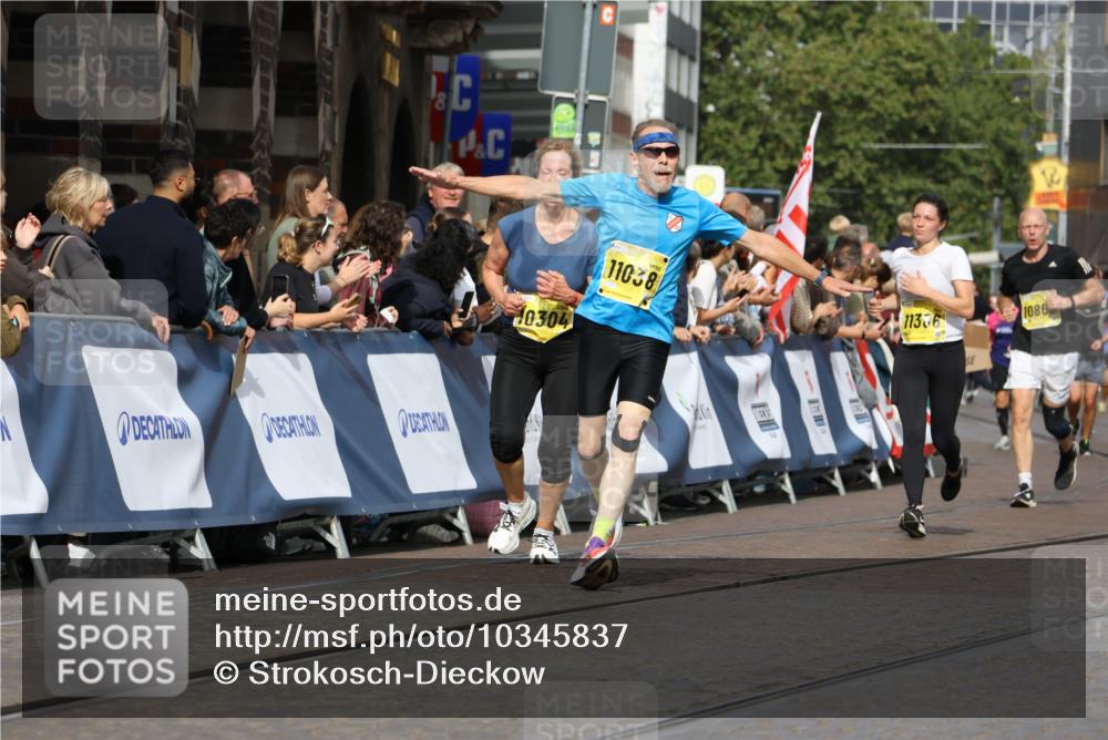 13.09.2026 - 21. swb-Marathon Bremen Strokosch-Dieckow http://msf.ph/oto/10345837 13.09.2026 10:52:58 Ziel 10193, 10339, 10652, 10761, 10812, 10827, 10906, 10958, 11002, 11109, 11144, 11350, 11362, 11597, 11604, 11605, 12338, 12361, 12399, 12439, 12533, 10284, 10585, 10714, 11012, 11238, 11282, 11575, 12170, 12369, 12398 meine-sportfotos.de