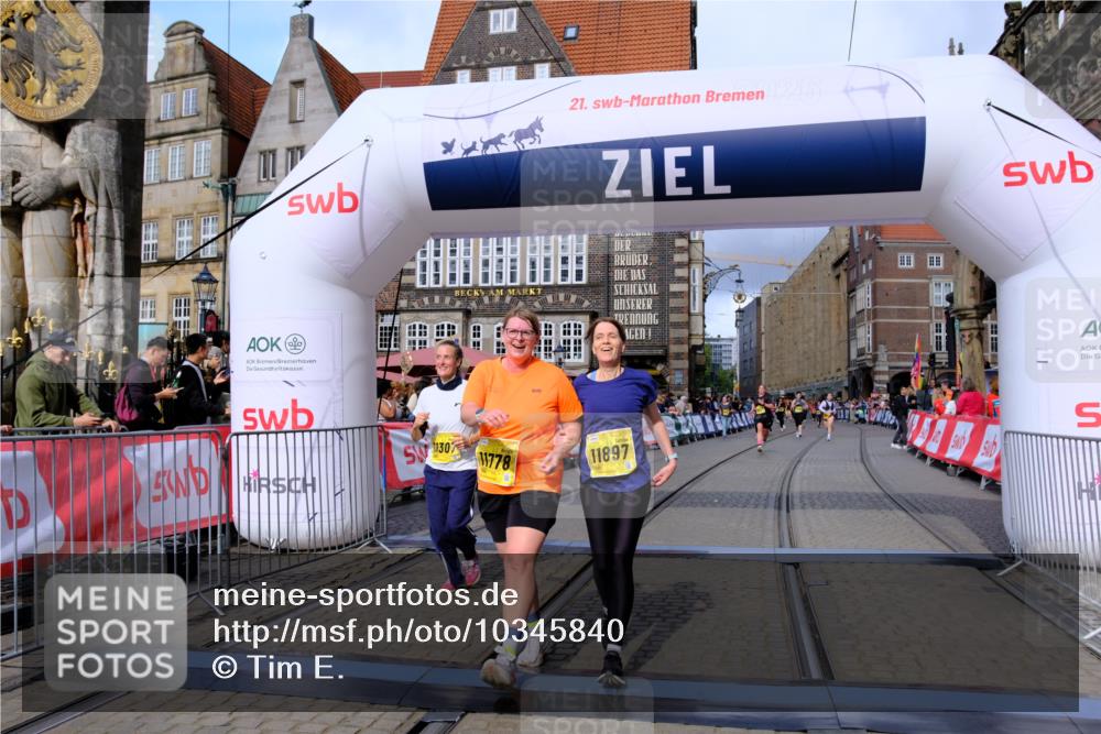 13.09.2026 - 21. swb-Marathon Bremen Tim E. http://msf.ph/oto/10345840 13.09.2026 11:16:06 Ziel 10474, 10572, 10900, 11217, 11307, 11549, 11778, 11897, 11940, 12046, 12137 meine-sportfotos.de