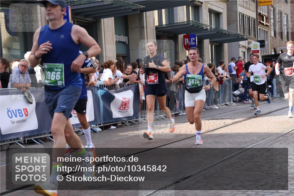 13.09.2026 - 21. swb-Marathon Bremen Strokosch-Dieckow http://msf.ph/oto/10345842 13.09.2026 13:29:57 Ziel 881, 1308, 1611, 1909, 1938, 2126, 2265, 2364, 2900, 4763, 5039, 5348, 5615, 6225, 6720, 6942, 6992, 6994, 7184, 7609, 7821, 7932, 7966, 8090, 8105, 8110, 8115, 8169, 8314, 8441, 8494, 9015, 9104, 9125, 9412, 9529, 109, 124, 454, 716, 1073, 1173, 1205, 1581, 1653, 1759, 1780, 1848, 1861, 2126, 2289, 3190, 3320, 3618, 3667, 3908, 4115, 4524, 4575, 4576, 5198, 5631, 6006, 6127, 6725, 7079, 7093, 7884, 8267, 8481, 8899, 9049 meine-sportfotos.de