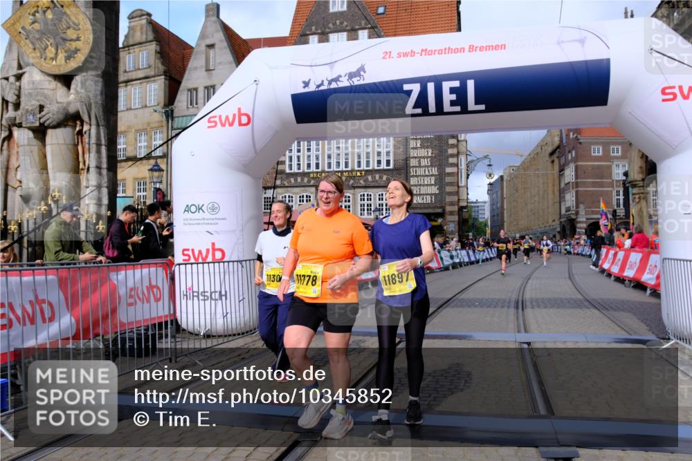 13.09.2026 - 21. swb-Marathon Bremen Tim E. http://msf.ph/oto/10345852 13.09.2026 11:16:06 Ziel 10474, 10572, 10900, 11217, 11307, 11549, 11778, 11897, 11940, 12046, 12137 meine-sportfotos.de