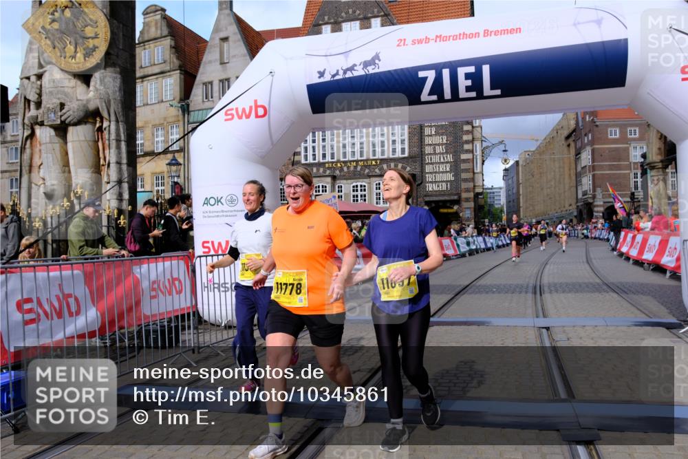13.09.2026 - 21. swb-Marathon Bremen Tim E. http://msf.ph/oto/10345861 13.09.2026 11:16:07 Ziel 10474, 10572, 10900, 11217, 11307, 11549, 11778, 11897, 11940, 12046, 12137 meine-sportfotos.de