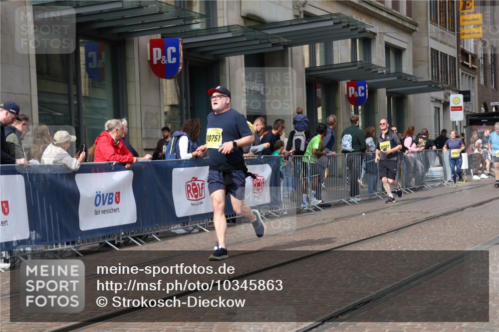 13.09.2026 - 21. swb-Marathon Bremen Strokosch-Dieckow http://msf.ph/oto/10345863 13.09.2026 11:09:54 Ziel 10169, 10299, 10361, 10362, 10706, 10751, 10890, 10963, 11080, 11119, 11382, 11725, 11732, 11933, 11957, 12117, 12207, 12293, 12550, 10234, 10386, 10417, 10424, 10435, 10645, 10696, 10712, 10737, 10785, 10990, 10991, 11119, 11192, 11383, 11437, 11441, 11937, 12409, 12449 meine-sportfotos.de