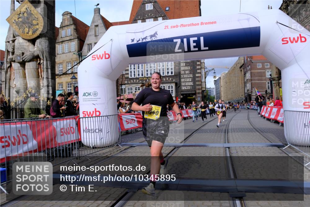 13.09.2026 - 21. swb-Marathon Bremen Tim E. http://msf.ph/oto/10345895 13.09.2026 11:16:11 Ziel 10474, 10572, 10665, 10900, 11217, 11307, 11549, 11613, 11778, 11897, 11940, 12046, 12306 meine-sportfotos.de