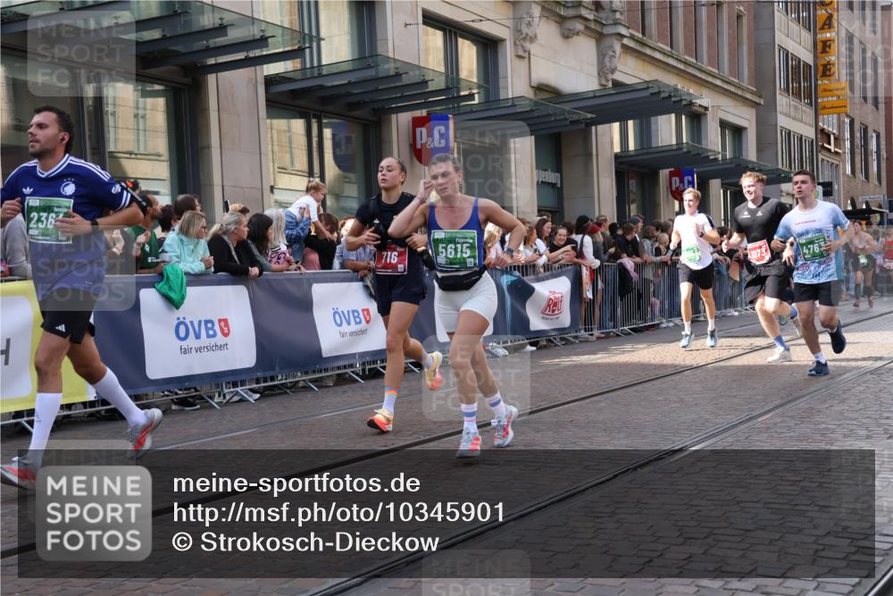 13.09.2026 - 21. swb-Marathon Bremen Strokosch-Dieckow http://msf.ph/oto/10345901 13.09.2026 13:29:58 Ziel 881, 1308, 1611, 1909, 1938, 2265, 2364, 2900, 3164, 4058, 4763, 5039, 5348, 5615, 6225, 6720, 6942, 6992, 6994, 7184, 7609, 7821, 7932, 7966, 8090, 8105, 8115, 8169, 8314, 8441, 8494, 9015, 9125, 9412, 9529, 109, 124, 454, 716, 1073, 1173, 1205, 1581, 1611, 1653, 1759, 1780, 1848, 1861, 2126, 2289, 3190, 3320, 3618, 3667, 3908, 4115, 4524, 4575, 4576, 5198, 5348, 5631, 6006, 6127, 6725, 7079, 7093, 7884, 8267, 8481, 8899, 9049 meine-sportfotos.de