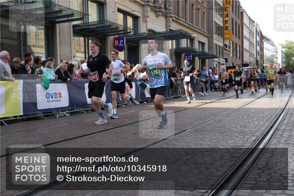 13.09.2026 - 21. swb-Marathon Bremen Strokosch-Dieckow http://msf.ph/oto/10345918 13.09.2026 13:29:59 Ziel 881, 1308, 1909, 1938, 2265, 2364, 2900, 3163, 3164, 4058, 4763, 5039, 5615, 6225, 6720, 6942, 6992, 6994, 7184, 7609, 7821, 7932, 7966, 8090, 8105, 8115, 8117, 8169, 8314, 8441, 8494, 9015, 9125, 9412, 9529, 109, 124, 454, 716, 1073, 1173, 1205, 1581, 1611, 1653, 1759, 1780, 1848, 1861, 2126, 2289, 3190, 3320, 3618, 3667, 3908, 4115, 4524, 4575, 4576, 5039, 5198, 5348, 5631, 6006, 6127, 6720, 6725, 7079, 7093, 7884, 8267, 8481, 8899, 9049 meine-sportfotos.de