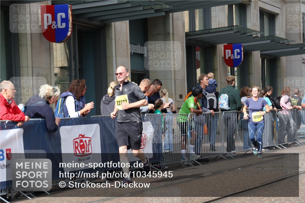 13.09.2026 - 21. swb-Marathon Bremen Strokosch-Dieckow http://msf.ph/oto/10345945 13.09.2026 11:09:57 Ziel 10169, 10361, 10362, 10706, 10751, 10890, 10963, 11080, 11382, 11725, 11732, 11933, 11957, 11982, 12117, 12207, 12293, 12550, 10234, 10299, 10386, 10417, 10435, 10645, 10696, 10737, 10785, 10990, 10991, 11119, 11383, 11437, 11441, 12449 meine-sportfotos.de