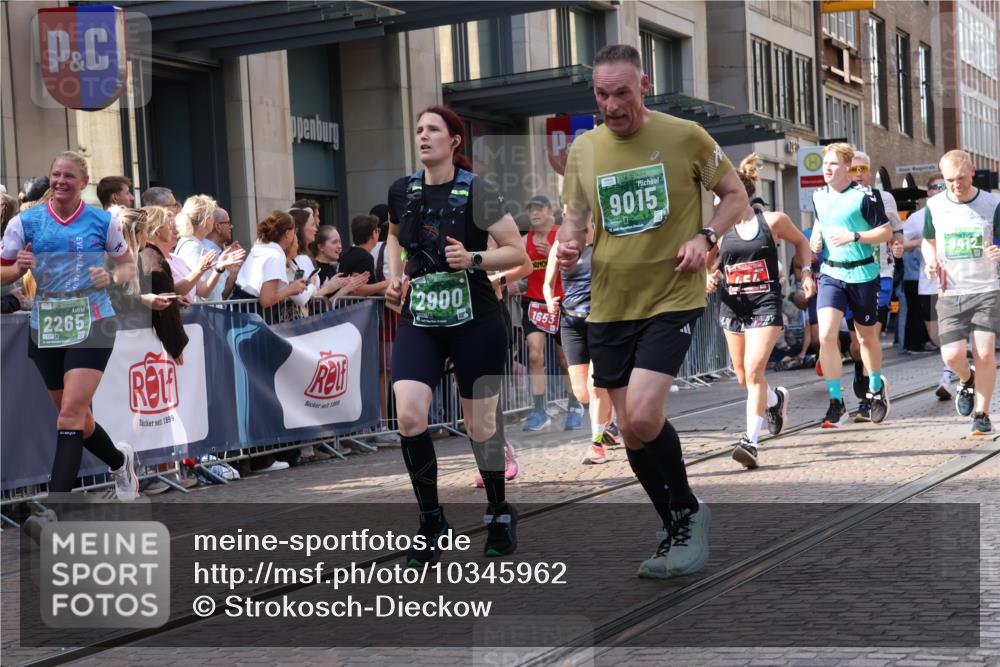 13.09.2026 - 21. swb-Marathon Bremen Strokosch-Dieckow http://msf.ph/oto/10345962 13.09.2026 13:30:03 Ziel 881, 1067, 1909, 1938, 2265, 2364, 2900, 3163, 3164, 3425, 4058, 4415, 4748, 4763, 5506, 5615, 6942, 6988, 7184, 7609, 7821, 7932, 7966, 8090, 8105, 8115, 8116, 8117, 8169, 8314, 8441, 8494, 8762, 8878, 8966, 9011, 9015, 9108, 9412, 9529, 9695, 109, 124, 454, 716, 1073, 1173, 1205, 1308, 1611, 1653, 1759, 1780, 1848, 1861, 2126, 2289, 3190, 3320, 3618, 3667, 3908, 4115, 4524, 4575, 5039, 5198, 5348, 5631, 6127, 6225, 6720, 6725, 7079, 7093, 8267, 8899, 9049 meine-sportfotos.de