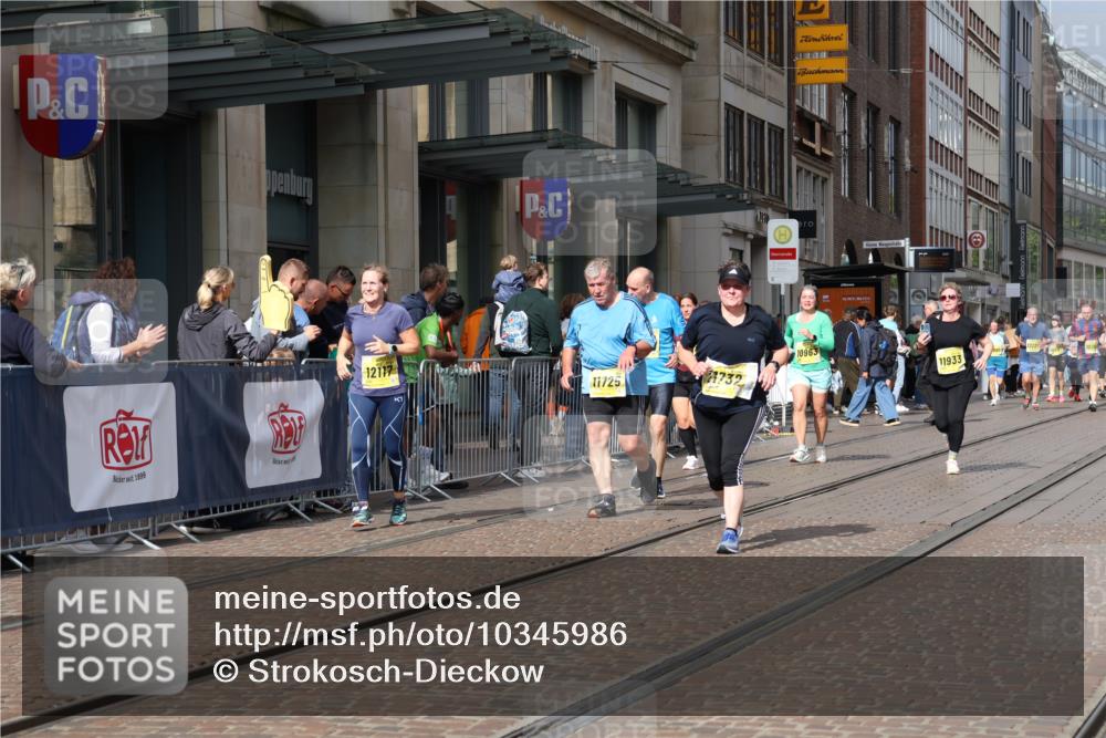 13.09.2026 - 21. swb-Marathon Bremen Strokosch-Dieckow http://msf.ph/oto/10345986 13.09.2026 11:09:59 Ziel 10002, 10169, 10361, 10362, 10706, 10719, 10791, 10890, 10963, 11080, 11382, 11725, 11732, 11933, 11957, 11982, 12117, 12207, 12227, 12293, 12454, 12550, 10234, 10299, 10417, 10435, 10645, 10696, 10737, 10751, 10785, 10990, 10991, 11119, 11383, 11437, 11441, 12449 meine-sportfotos.de