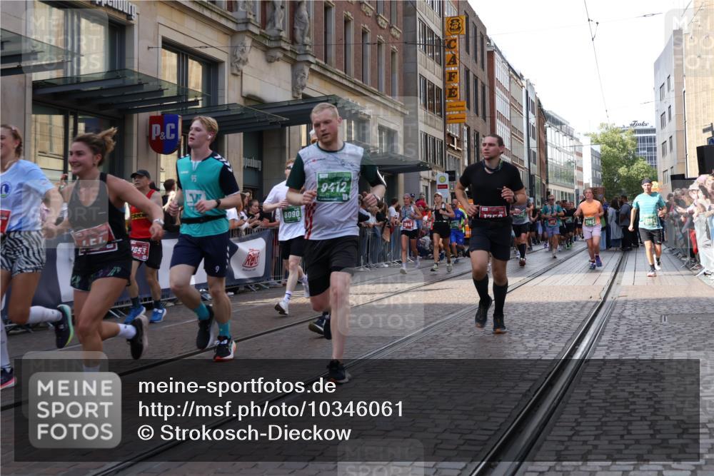 13.09.2026 - 21. swb-Marathon Bremen Strokosch-Dieckow http://msf.ph/oto/10346061 13.09.2026 13:30:06 Ziel 625, 881, 1067, 1909, 1938, 2265, 2364, 2900, 3163, 3164, 3425, 4058, 4206, 4332, 4415, 4425, 4748, 4763, 5506, 5551, 5615, 6347, 6988, 7184, 7253, 7567, 7645, 7821, 7966, 8090, 8105, 8116, 8117, 8169, 8314, 8441, 8494, 8762, 8878, 8966, 9011, 9015, 9108, 9412, 9529, 9695, 9825, 109, 454, 716, 1073, 1173, 1205, 1308, 1611, 1653, 1759, 1780, 1848, 1861, 2126, 3190, 3320, 3618, 3667, 3908, 4115, 4524, 4575, 5039, 5198, 5348, 5631, 6127, 6225, 6720, 7093, 8267, 8899, 9049 meine-sportfotos.de