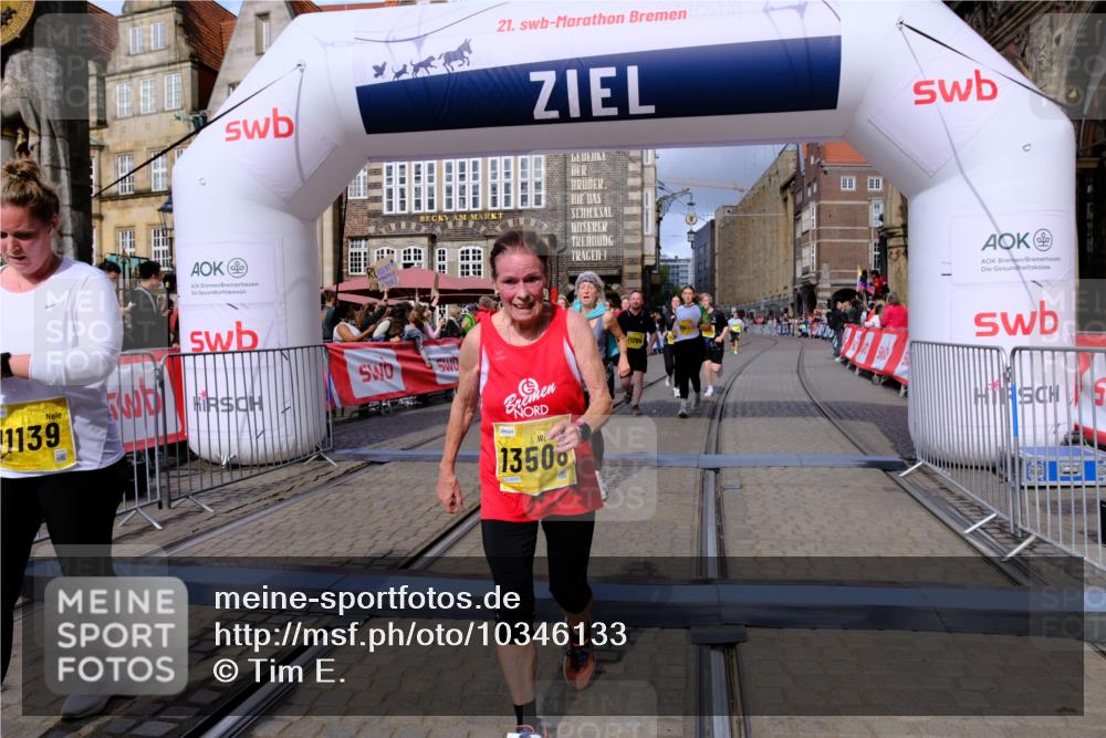 13.09.2026 - 21. swb-Marathon Bremen Tim E. http://msf.ph/oto/10346133 13.09.2026 11:16:31 Ziel 11026, 11081, 11139, 11181, 11200, 11264, 11385, 11448, 11573, 11768, 12057, 12151, 12539, 13508 meine-sportfotos.de