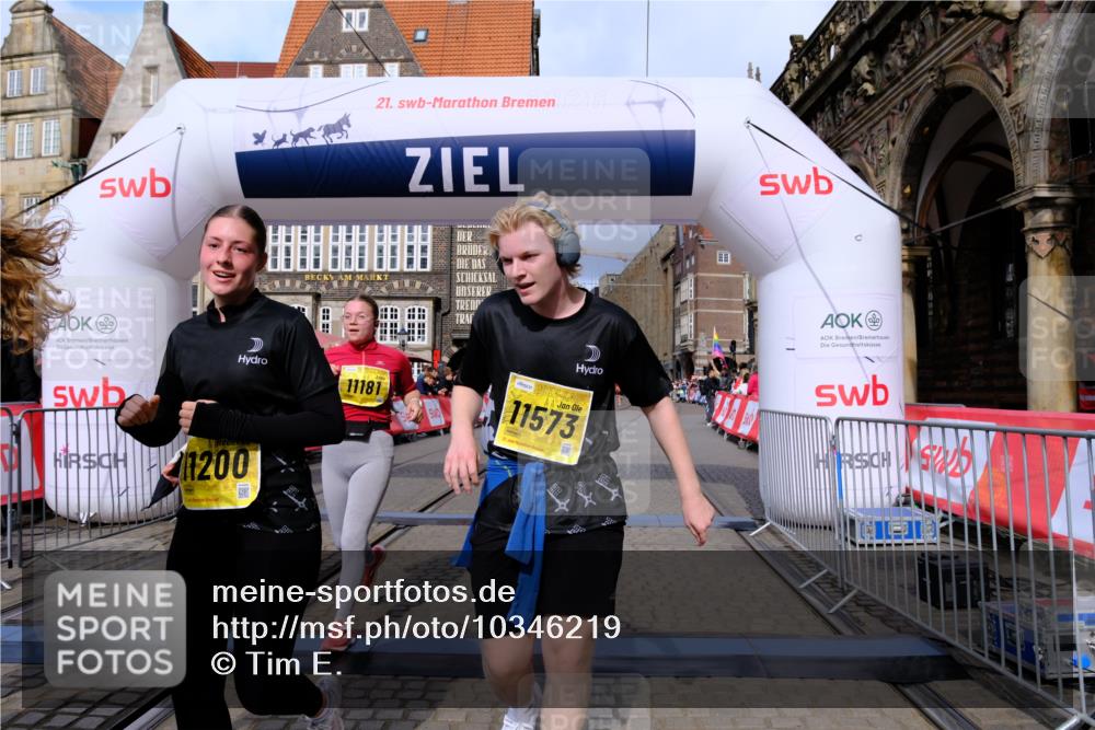13.09.2026 - 21. swb-Marathon Bremen Tim E. http://msf.ph/oto/10346219 13.09.2026 11:16:35 Ziel 10242, 11026, 11081, 11139, 11181, 11200, 11264, 11385, 11448, 11573, 11768, 12057, 12151, 12539, 13508 meine-sportfotos.de