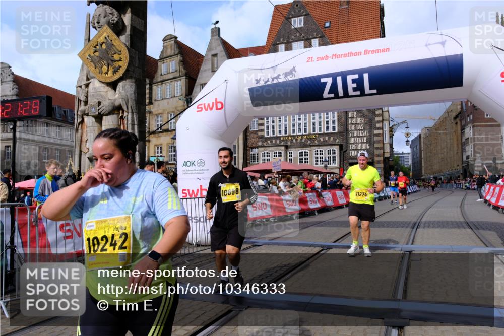 13.09.2026 - 21. swb-Marathon Bremen Tim E. http://msf.ph/oto/10346333 13.09.2026 11:16:45 Ziel 10242, 11181, 11200, 11274, 11385, 11573, 12057, 12102, 12158, 12539 meine-sportfotos.de
