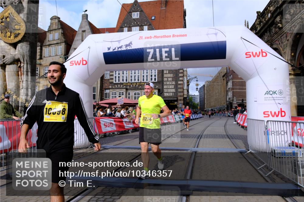 13.09.2026 - 21. swb-Marathon Bremen Tim E. http://msf.ph/oto/10346357 13.09.2026 11:16:46 Ziel 10242, 11181, 11274, 11385, 12057, 12102, 12158 meine-sportfotos.de