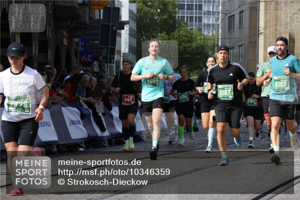 13.09.2026 - 21. swb-Marathon Bremen Strokosch-Dieckow http://msf.ph/oto/10346359 13.09.2026 13:28:05 Ziel 440, 534, 762, 857, 1456, 1932, 2686, 3013, 3135, 3460, 3576, 3970, 4106, 4133, 4265, 4421, 4496, 4593, 4744, 5081, 5462, 5557, 6067, 6468, 6522, 7042, 7138, 7358, 8351, 9067, 9494, 9727, 13198, 1460, 2977, 3114, 3334, 4506, 5250, 5360, 5889, 6182, 7926, 9167, 9168, 9543, 9738, 9881 meine-sportfotos.de