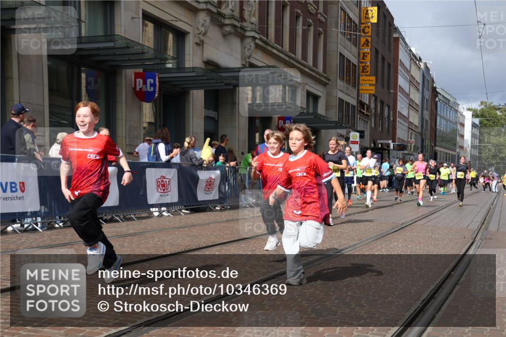 13.09.2026 - 21. swb-Marathon Bremen Strokosch-Dieckow http://msf.ph/oto/10346369 13.09.2026 11:10:10 Ziel 10002, 10169, 10247, 10361, 10362, 10422, 10706, 10719, 10768, 10791, 10890, 11080, 11283, 11298, 11300, 11309, 11382, 11583, 11725, 11736, 11957, 11982, 12183, 12227, 12454, 12550, 10299, 10435, 10645, 10751, 10963, 11119, 11383, 11437, 11441, 11732, 11933, 12117, 12207, 12293 meine-sportfotos.de