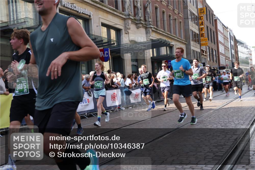 13.09.2026 - 21. swb-Marathon Bremen Strokosch-Dieckow http://msf.ph/oto/10346387 13.09.2026 13:30:15 Ziel 625, 800, 834, 1067, 1771, 1926, 2265, 2369, 2452, 2723, 2900, 2985, 3163, 3164, 3425, 4058, 4206, 4332, 4342, 4415, 4425, 4748, 4757, 4920, 5506, 5551, 6134, 6343, 6347, 6523, 6988, 7012, 7253, 7567, 7645, 7821, 8090, 8105, 8116, 8117, 8169, 8314, 8494, 8762, 8878, 8966, 9011, 9108, 9412, 9692, 9695, 9699, 9825, 13090, 881, 1205, 1308, 1611, 1653, 1759, 1780, 1848, 1909, 1938, 2126, 2364, 3190, 4763, 5039, 5198, 5348, 5615, 5631, 6225, 6720 meine-sportfotos.de