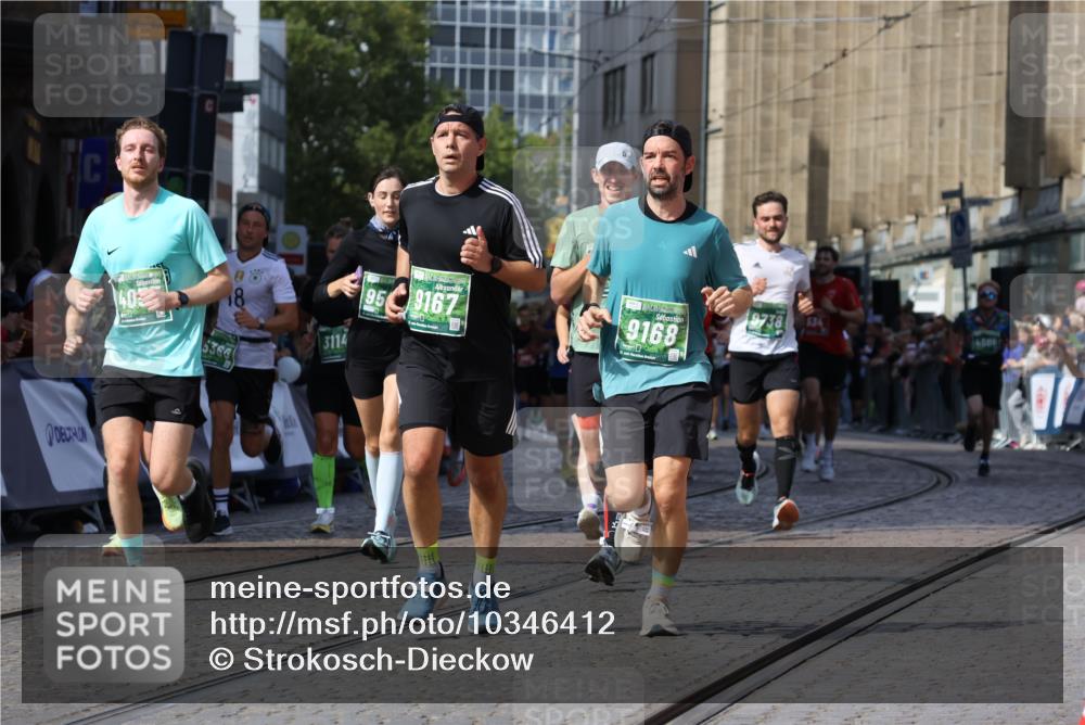 13.09.2026 - 21. swb-Marathon Bremen Strokosch-Dieckow http://msf.ph/oto/10346412 13.09.2026 13:28:06 Ziel 440, 488, 534, 762, 857, 1456, 1932, 2686, 3013, 3135, 3460, 3576, 3970, 4106, 4133, 4265, 4421, 4496, 4593, 4744, 5462, 5557, 6067, 6468, 6522, 7042, 7138, 7358, 8351, 9067, 9494, 9727, 13198, 178, 210, 1460, 2047, 2977, 3114, 3334, 3597, 4506, 5250, 5360, 5889, 6182, 9167, 9168, 9543, 9738, 9881 meine-sportfotos.de