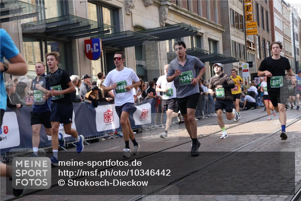 13.09.2026 - 21. swb-Marathon Bremen Strokosch-Dieckow http://msf.ph/oto/10346442 13.09.2026 13:30:17 Ziel 625, 800, 834, 1067, 1533, 1771, 1841, 1926, 1941, 2369, 2452, 2723, 2900, 2985, 3163, 3164, 3425, 4058, 4206, 4332, 4342, 4415, 4425, 4748, 4757, 4920, 5506, 5551, 5822, 6134, 6343, 6347, 6523, 6988, 7012, 7253, 7567, 7645, 7821, 8090, 8116, 8117, 8169, 8314, 8494, 8762, 8878, 8966, 9011, 9108, 9692, 9695, 9699, 9825, 13090, 881, 1205, 1308, 1611, 1653, 1759, 1780, 1848, 1909, 1938, 2126, 2265, 2364, 2900, 3190, 4763, 5039, 5198, 5348, 5615, 5631, 6225, 6720, 8494 meine-sportfotos.de