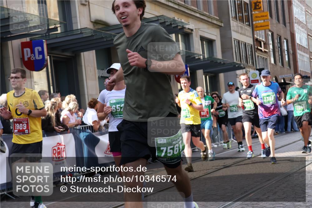 13.09.2026 - 21. swb-Marathon Bremen Strokosch-Dieckow http://msf.ph/oto/10346574 13.09.2026 13:30:20 Ziel 625, 800, 834, 1067, 1533, 1771, 1841, 1926, 1941, 2369, 2452, 2723, 2985, 3163, 3164, 3425, 4058, 4206, 4332, 4342, 4415, 4425, 4748, 4757, 4920, 5506, 5551, 5681, 5802, 5822, 5900, 6134, 6343, 6347, 6523, 6988, 7012, 7253, 7567, 7645, 7821, 8116, 8117, 8169, 8762, 8878, 8966, 9011, 9108, 9653, 9692, 9695, 9699, 9825, 13090, 881, 1308, 1611, 1653, 1780, 1909, 1938, 2126, 2265, 2364, 2900, 3190, 4763, 5039, 5198, 5348, 5615, 6225, 6720, 8090, 8169, 8314, 8494 meine-sportfotos.de