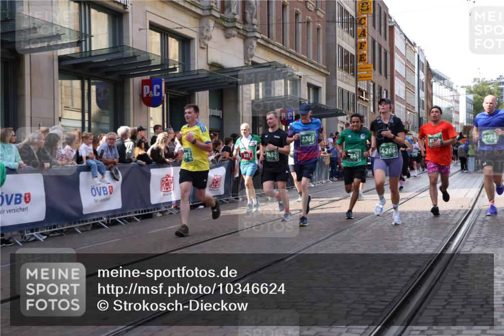13.09.2026 - 21. swb-Marathon Bremen Strokosch-Dieckow http://msf.ph/oto/10346624 13.09.2026 13:30:22 Ziel 625, 800, 834, 1067, 1533, 1771, 1841, 1926, 1941, 2369, 2452, 2723, 2985, 3163, 3164, 3425, 4058, 4206, 4332, 4342, 4415, 4425, 4748, 4757, 4920, 5506, 5551, 5681, 5802, 5822, 5900, 6134, 6343, 6347, 6523, 6988, 7012, 7253, 7567, 7645, 8116, 8117, 8762, 8878, 8966, 9011, 9108, 9290, 9653, 9692, 9695, 9699, 9767, 9825, 13090, 881, 1308, 1611, 1909, 1938, 2126, 2265, 2364, 2900, 4763, 5039, 5348, 5615, 6225, 6720, 7821, 8090, 8169, 8314, 8494 meine-sportfotos.de