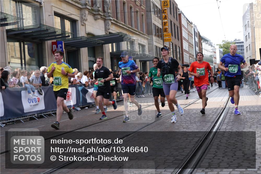 13.09.2026 - 21. swb-Marathon Bremen Strokosch-Dieckow http://msf.ph/oto/10346640 13.09.2026 13:30:22 Ziel 625, 800, 834, 1067, 1533, 1771, 1841, 1926, 1941, 2369, 2452, 2723, 2985, 3163, 3164, 3425, 4058, 4206, 4332, 4342, 4415, 4425, 4748, 4757, 4920, 5506, 5551, 5681, 5802, 5822, 5900, 6134, 6343, 6347, 6523, 6988, 7012, 7253, 7567, 7645, 8116, 8117, 8762, 8878, 8966, 9011, 9108, 9290, 9653, 9692, 9695, 9699, 9767, 9825, 13090, 881, 1308, 1611, 1909, 1938, 2126, 2265, 2364, 2900, 4763, 5039, 5348, 5615, 6225, 6720, 7821, 8090, 8169, 8314, 8494 meine-sportfotos.de