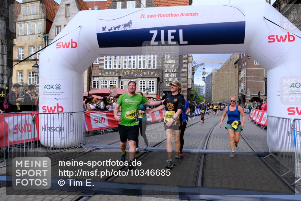 13.09.2026 - 21. swb-Marathon Bremen Tim E. http://msf.ph/oto/10346685 13.09.2026 11:17:18 Ziel 10295, 10335, 10999, 11355, 11456, 11461, 11653, 11867, 12089, 12287 meine-sportfotos.de