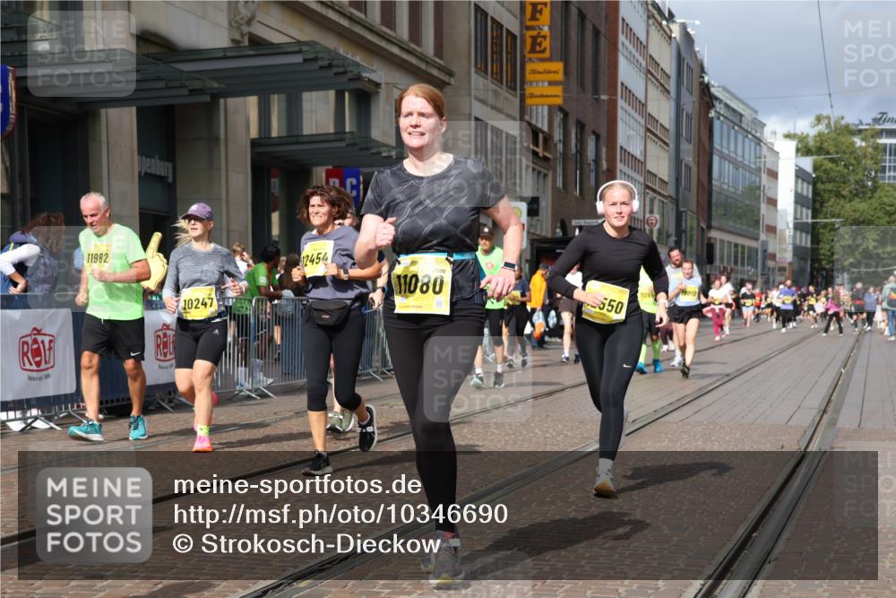 13.09.2026 - 21. swb-Marathon Bremen Strokosch-Dieckow http://msf.ph/oto/10346690 13.09.2026 11:10:16 Ziel 10002, 10169, 10247, 10361, 10422, 10706, 10719, 10768, 10791, 10890, 11047, 11080, 11283, 11298, 11300, 11309, 11327, 11583, 11736, 11846, 11957, 11982, 12183, 12227, 12454, 12550, 10299, 10361, 10362, 10435, 10751, 10963, 11119, 11382, 11725, 11732, 11933, 12117, 12207, 12293 meine-sportfotos.de