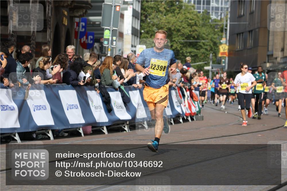 13.09.2026 - 21. swb-Marathon Bremen Strokosch-Dieckow http://msf.ph/oto/10346692 13.09.2026 10:53:14 Ziel 10304, 10714, 10734, 10827, 10863, 11038, 11238, 11282, 11386, 11575, 11597, 11766, 12019, 12338, 12369, 10448, 10757, 10780, 10821, 10886, 11168, 11379, 11590, 12040, 12056, 12275, 12308, 12461 meine-sportfotos.de