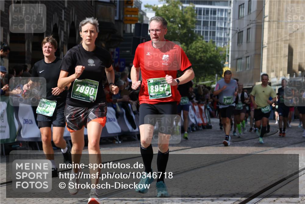 13.09.2026 - 21. swb-Marathon Bremen Strokosch-Dieckow http://msf.ph/oto/10346718 13.09.2026 13:32:31 Ziel 287, 1369, 2310, 2934, 3650, 3922, 4057, 4566, 4655, 4797, 5628, 6116, 6258, 6475, 6857, 6875, 7150, 7182, 7526, 7553, 7572, 7818, 8632, 9198, 9283, 9394, 9640, 13029, 13182, 1437, 2611, 3354, 3878, 3895, 4323, 4862, 5398, 5581, 5657, 6583, 6718, 6760, 7016, 7466, 7758, 7990, 8344, 8367, 8957, 9175 meine-sportfotos.de