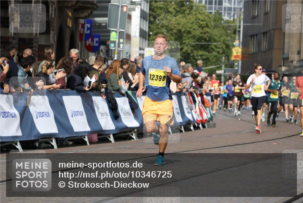 13.09.2026 - 21. swb-Marathon Bremen Strokosch-Dieckow http://msf.ph/oto/10346725 13.09.2026 10:53:14 Ziel 10304, 10714, 10734, 10827, 10863, 11038, 11238, 11282, 11386, 11575, 11597, 11766, 12019, 12338, 12369, 10448, 10757, 10780, 10821, 10886, 11168, 11379, 11590, 12040, 12056, 12275, 12308, 12461 meine-sportfotos.de