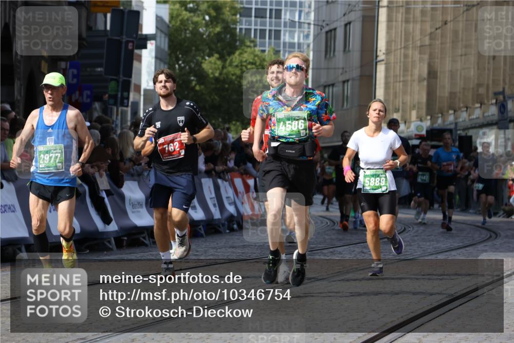 13.09.2026 - 21. swb-Marathon Bremen Strokosch-Dieckow http://msf.ph/oto/10346754 13.09.2026 13:28:12 Ziel 440, 488, 534, 762, 1343, 1456, 1932, 3135, 3480, 3576, 3970, 4106, 4133, 4265, 4496, 4744, 5462, 6067, 6468, 6522, 7042, 7138, 7358, 8188, 8351, 9067, 9145, 9494, 9727, 13069, 13198, 178, 210, 1380, 1460, 2047, 2977, 3114, 3294, 3597, 4250, 4506, 5250, 5683, 5889, 8429, 8570, 9064, 9549 meine-sportfotos.de