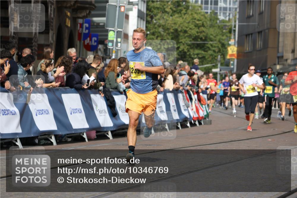 13.09.2026 - 21. swb-Marathon Bremen Strokosch-Dieckow http://msf.ph/oto/10346769 13.09.2026 10:53:15 Ziel 10304, 10714, 10734, 10827, 10863, 11038, 11238, 11282, 11386, 11575, 11766, 12019, 12338, 12369, 10448, 10757, 10780, 10821, 10886, 11168, 11379, 11590, 12040, 12056, 12275, 12308 meine-sportfotos.de