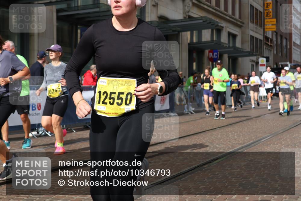 13.09.2026 - 21. swb-Marathon Bremen Strokosch-Dieckow http://msf.ph/oto/10346793 13.09.2026 11:10:18 Ziel 10002, 10169, 10247, 10422, 10461, 10462, 10706, 10719, 10768, 10791, 10890, 10911, 11047, 11283, 11298, 11300, 11309, 11327, 11513, 11583, 11736, 11846, 11957, 11982, 12183, 12227, 12454, 12550, 10299, 10361, 10362, 10706, 10751, 10963, 11080, 11119, 11382, 11725, 11732, 11933, 12117, 12207, 12293 meine-sportfotos.de